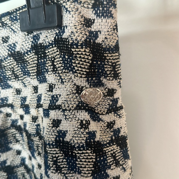 Chanel skirt - Picture 2 of 4